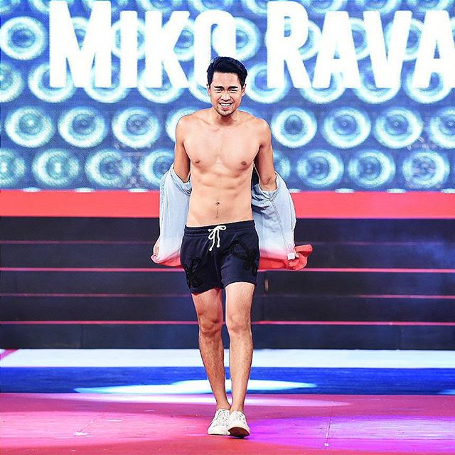 หนุ่มปินส์หุ่นแซ่บๆ @Cosmo Carnival