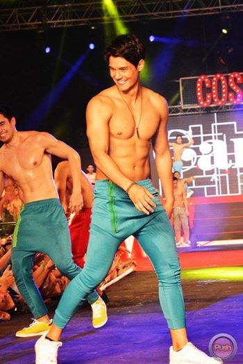 หนุ่มปินส์หุ่นแซ่บๆ @Cosmo Carnival