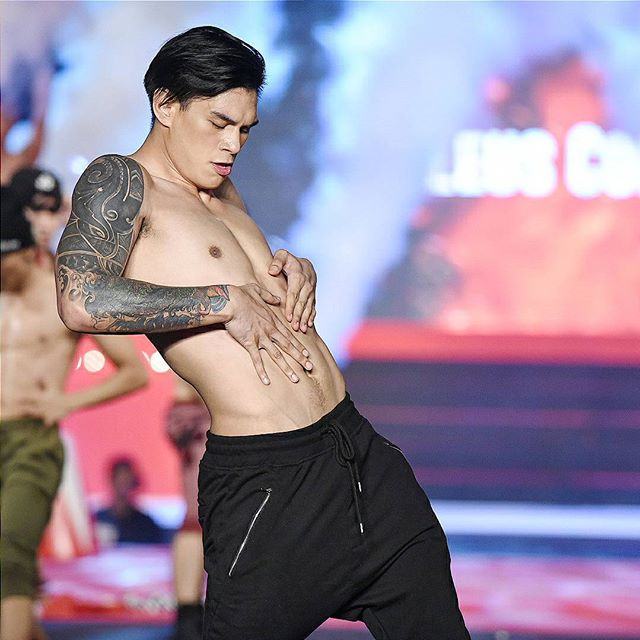 หนุ่มปินส์หุ่นแซ่บๆ @Cosmo Carnival