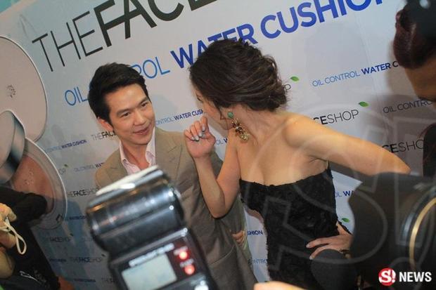 ช็อตเด็ด!! อั้ม ไม่ห่วงสวย แหวกสื่อมาพบ แอมป์