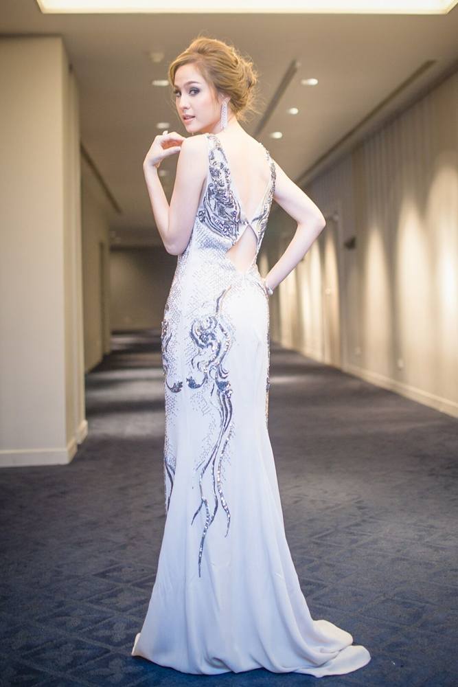 ขวัญ อุษามณี สวย เลอค่า เจิดจรัส @งานประกาศผลรางวัล Maya Awards 2015