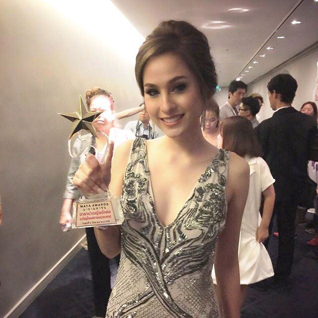 ขวัญ อุษามณี สวย เลอค่า เจิดจรัส @งานประกาศผลรางวัล Maya Awards 2015