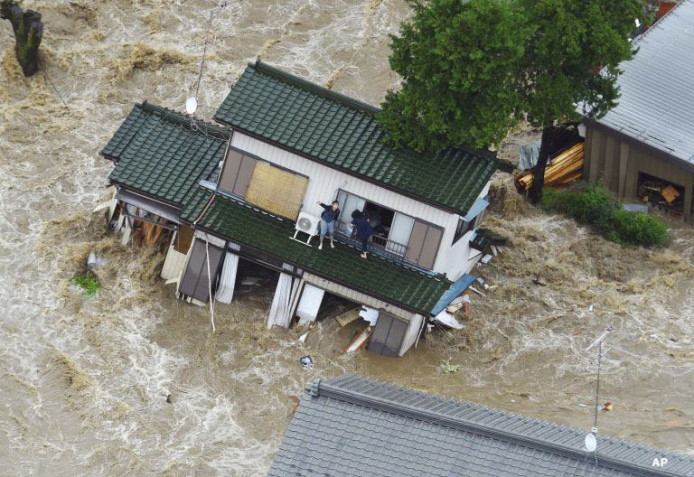 ประมวลภาพพายุไต้ฝุ่น"เอตาว&rsquo;"ถล่มตอนกลางและตะวันออกของญี่ปุ่น เสียหายหนัก วันที่ 10-9-2015
