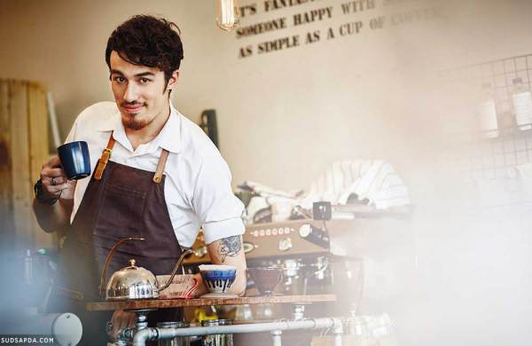 เผยโฉมบรรดาหนุ่มๆ บาริสต้า สุดหล่อ ตัวหอมกรุ่นกลิ่นกาแฟ