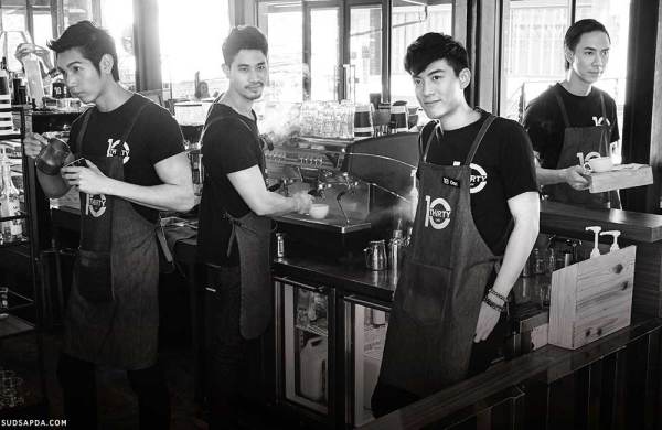 เผยโฉมบรรดาหนุ่มๆ บาริสต้า สุดหล่อ ตัวหอมกรุ่นกลิ่นกาแฟ