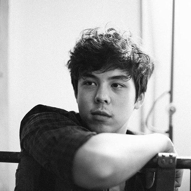 เท่มาก พีช พชร จิราธิวัฒน์ ดาราวัยรุ่นขวัญใจเด็กแนว ใส่ชุดครุยถ่ายรูปรับปริญญาฯ