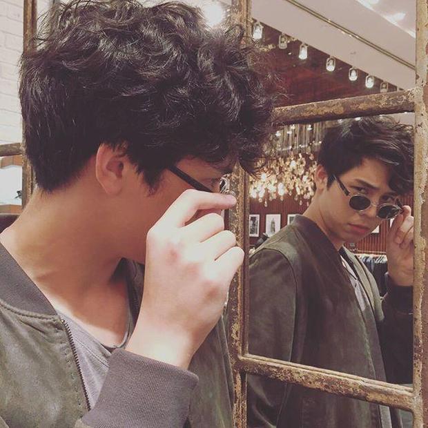 เท่มาก พีช พชร จิราธิวัฒน์ ดาราวัยรุ่นขวัญใจเด็กแนว ใส่ชุดครุยถ่ายรูปรับปริญญาฯ
