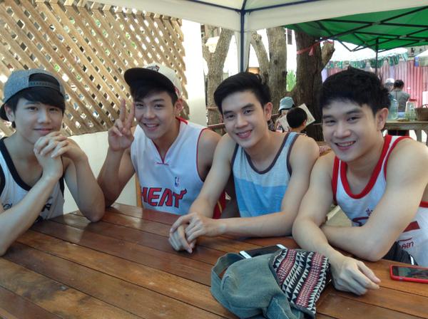 จุดเล็กๆที่เรียกว่า"ความสุข" กับบอยแบนด์ Next Gen