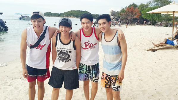 จุดเล็กๆที่เรียกว่า"ความสุข" กับบอยแบนด์ Next Gen