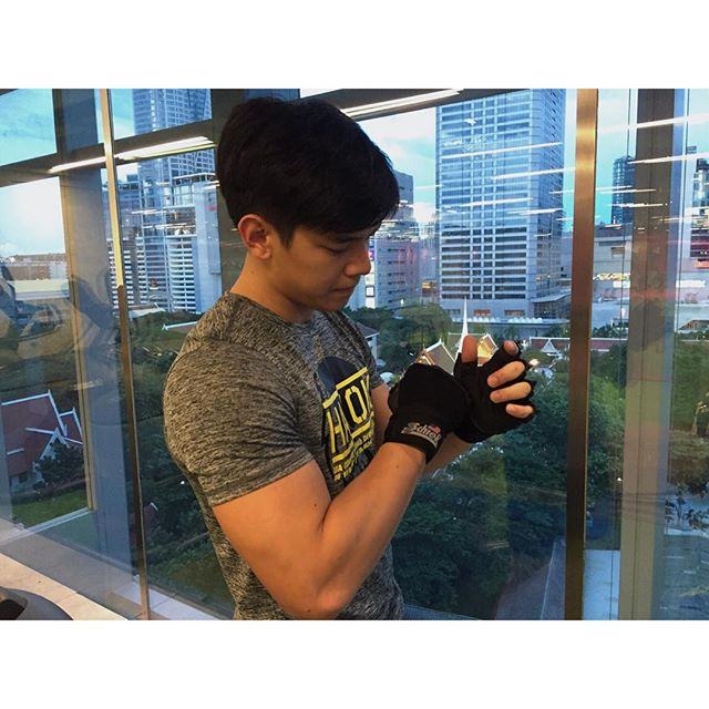 ติดตามหนุ่มหล่อมาดสุขุม แก๊ป จักริน เข้าฟิตเนส