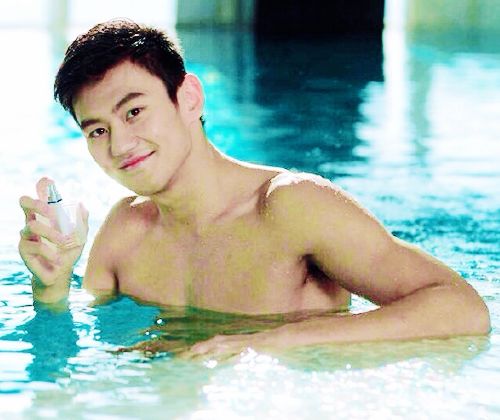 นักว่ายน้ำสุดฮอตของจีน Ning Ze Tao