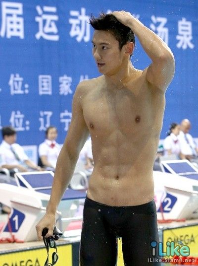 นักว่ายน้ำสุดฮอตของจีน Ning Ze Tao