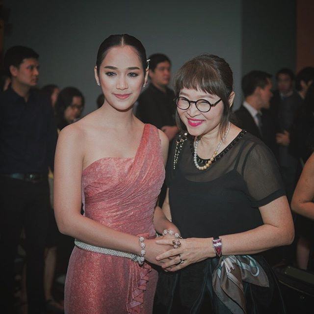 แม็กกี้ อาภา ในชุดไทยประยุคก์สวยงามมาก ในงานแม่เบี้ย Royal Gala Charity Night red carpet