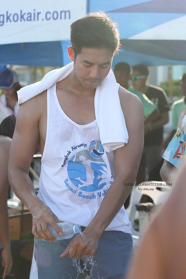 เวียร์ ศุกลวัฒน์ ในลุคแบบสปอร์ตแมน กล้ามแขนฟิตๆ ในงาน Bangkok Airway Samui Beach Valleyball 2015