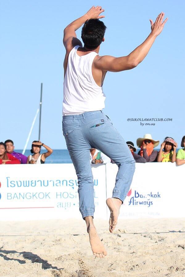 เวียร์ ศุกลวัฒน์ ในลุคแบบสปอร์ตแมน กล้ามแขนฟิตๆ ในงาน Bangkok Airway Samui Beach Valleyball 2015