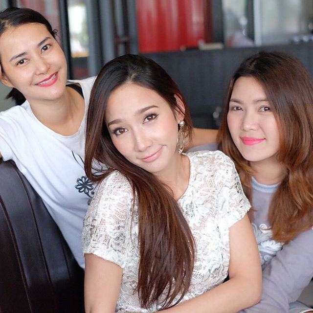 สวยน้ำใจงาม! อั้ม พัชราภา เตรียมเสื้อผ้าไปขายที่ Abfabmarket เสาร์นี้ รายได้50%ช่วยเหลือน้องหมาน้องแมว