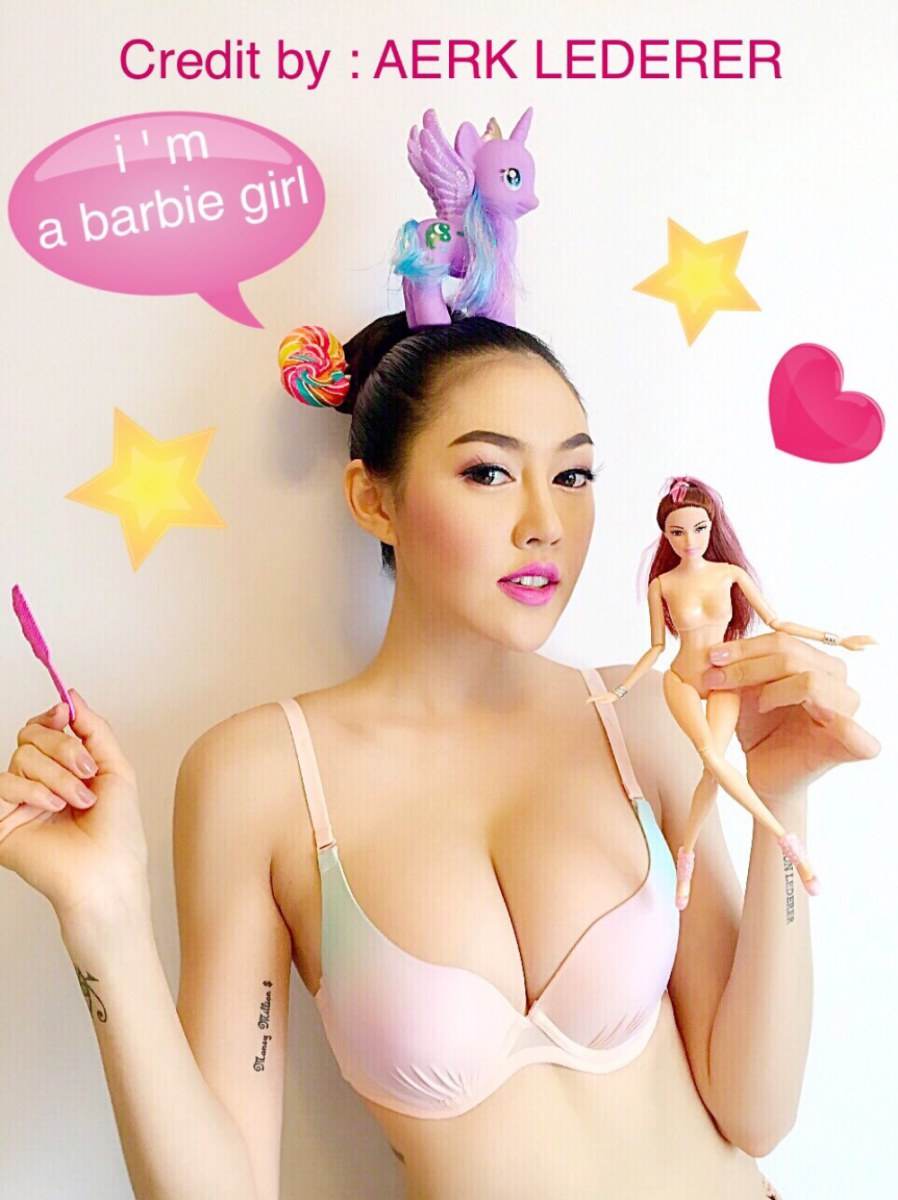 แบ่งกันดู !!! เซ็กซี่ฟรุ้งฟริ้ง ลุคใหม่ เก๋ เลเดอเรอร์