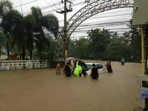 ประมวลภาพน้ำท่วมพัทยา หลังพายุหวามก๋อ พัดถล่ม