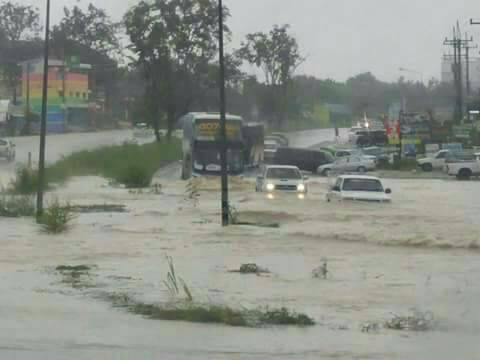 ประมวลภาพน้ำท่วมพัทยา หลังพายุหวามก๋อ พัดถล่ม