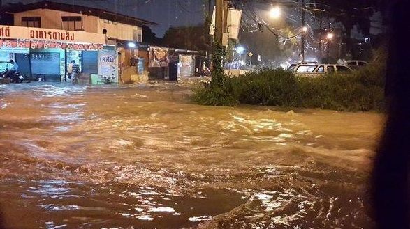 ประมวลภาพน้ำท่วมพัทยา หลังพายุหวามก๋อ พัดถล่ม