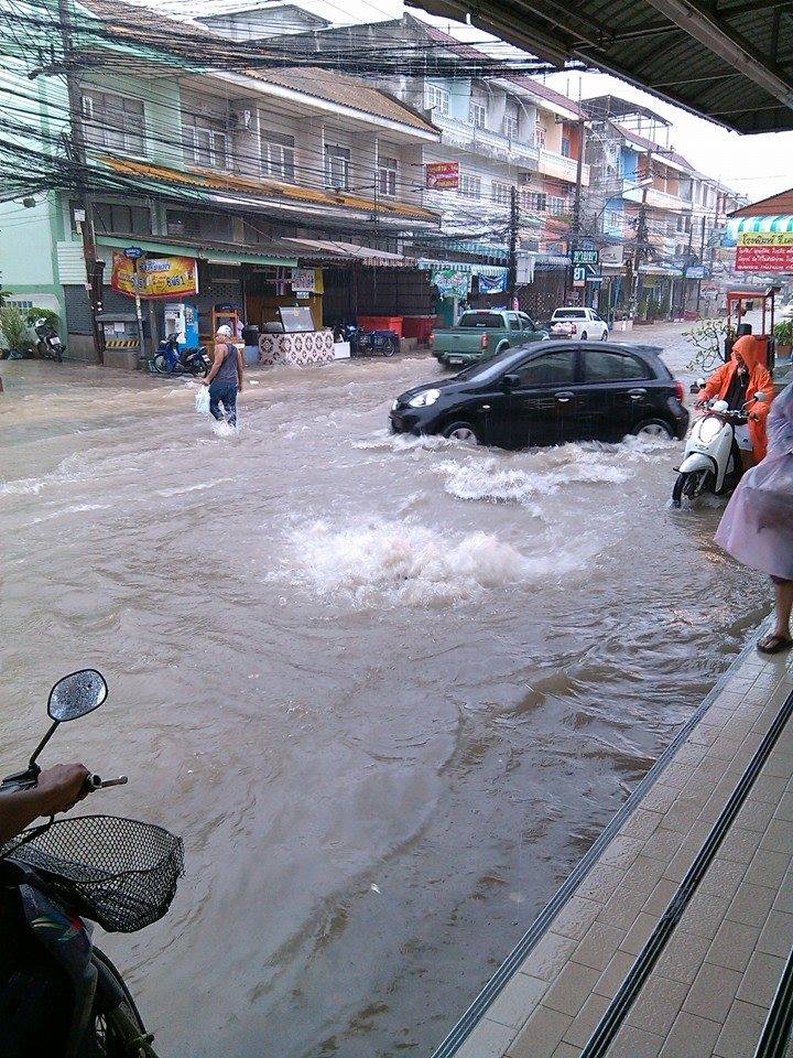 ประมวลภาพน้ำท่วมพัทยา หลังพายุหวามก๋อ พัดถล่ม