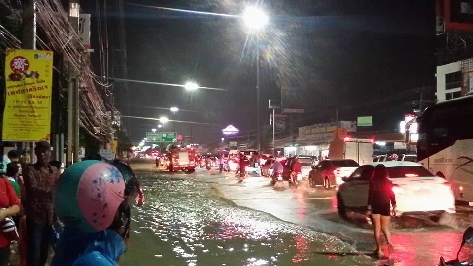 ประมวลภาพน้ำท่วมพัทยา หลังพายุหวามก๋อ พัดถล่ม