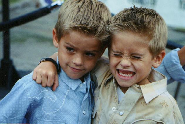 แฝดสุดหล่อ Cole and Dylan Sprouse