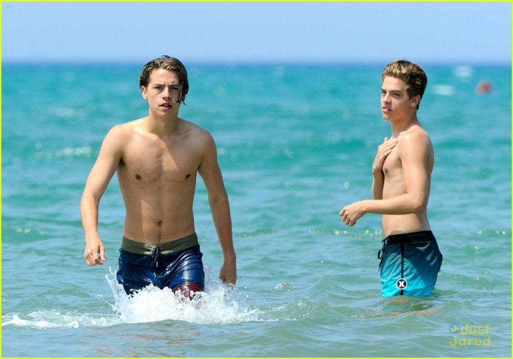 แฝดสุดหล่อ Cole and Dylan Sprouse