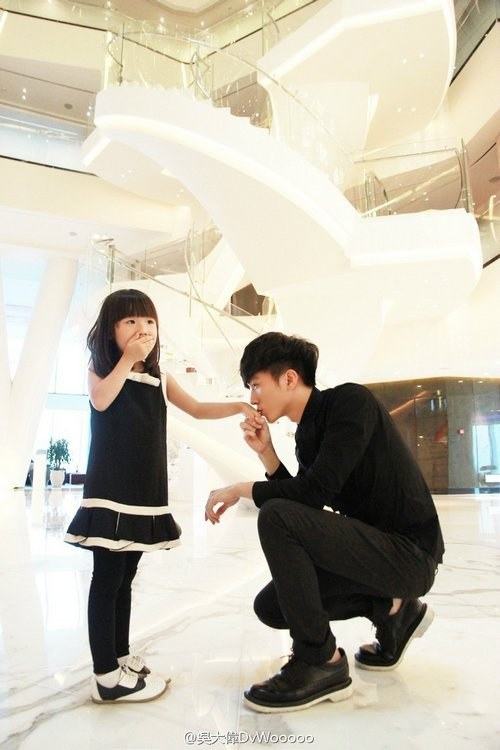 น่าเลิฟอ่ะ! พี่ชายสุดหล่อ รักน้องสาวคนนี้อย่างมากมาย