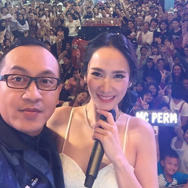 แฟนคลับกรี๊ดลั่น! อั้ม พัชราภา @ Central Festival หาดใหญ่