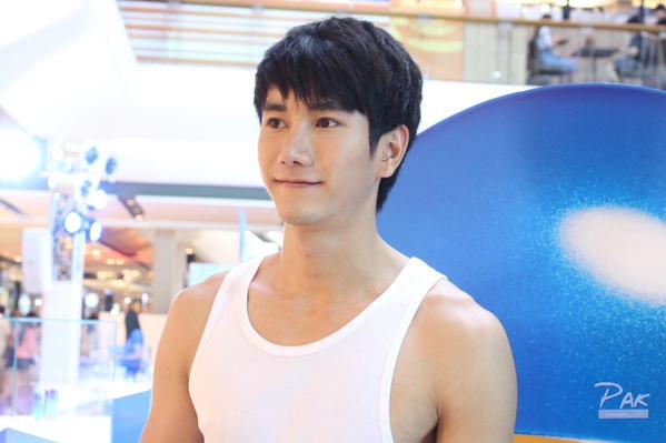 พระเอกหนุ่มหล่อใสน่ากัดคนนี้ชื่อ ภัค นรภัทร ทุกคนห้ามรักนะ..รู้ยัง!!