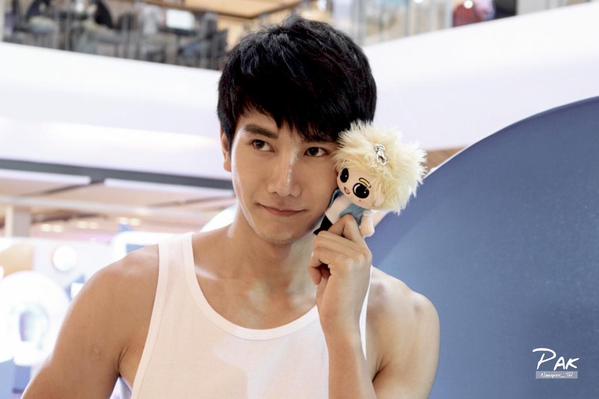 พระเอกหนุ่มหล่อใสน่ากัดคนนี้ชื่อ ภัค นรภัทร ทุกคนห้ามรักนะ..รู้ยัง!!