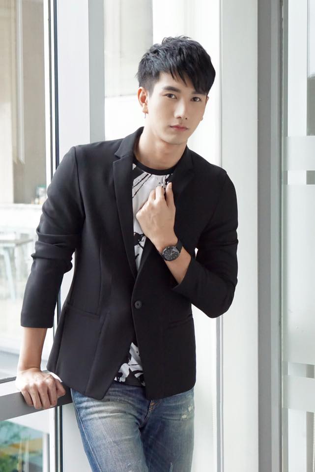 พระเอกหนุ่มหล่อใสน่ากัดคนนี้ชื่อ ภัค นรภัทร ทุกคนห้ามรักนะ..รู้ยัง!!