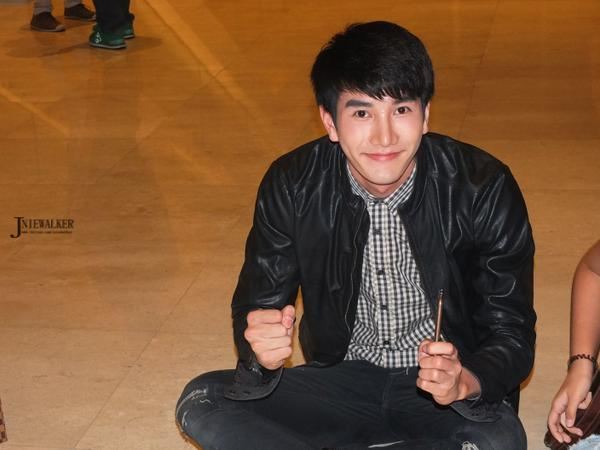 พระเอกหนุ่มหล่อใสน่ากัดคนนี้ชื่อ ภัค นรภัทร ทุกคนห้ามรักนะ..รู้ยัง!!