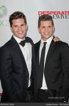 แฝดสุดหล่อ Max and Charlie Carver