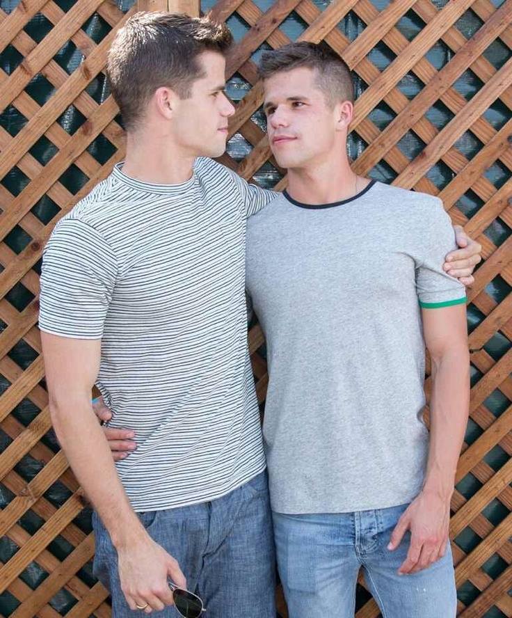 แฝดสุดหล่อ Max and Charlie Carver