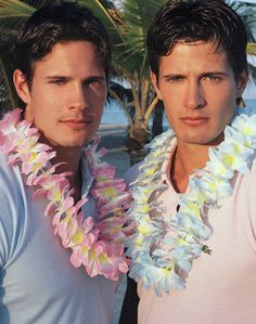 แฝดสุดหล่อ Kyle and Lane Carlson