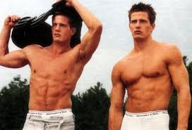 แฝดสุดหล่อ Kyle and Lane Carlson