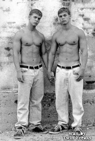 แฝดสุดหล่อ Bruce and Seth Hall