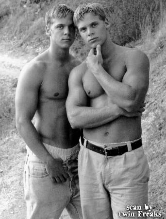 แฝดสุดหล่อ Bruce and Seth Hall