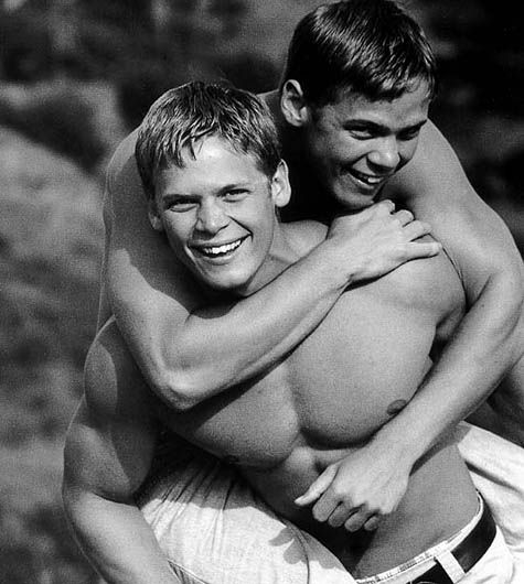 แฝดสุดหล่อ Bruce and Seth Hall