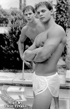 แฝดสุดหล่อ Bruce and Seth Hall