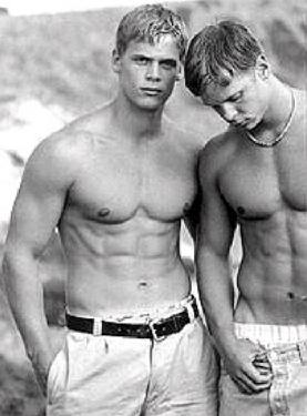 แฝดสุดหล่อ Bruce and Seth Hall