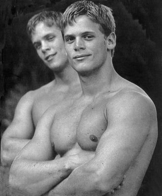 แฝดสุดหล่อ Bruce and Seth Hall