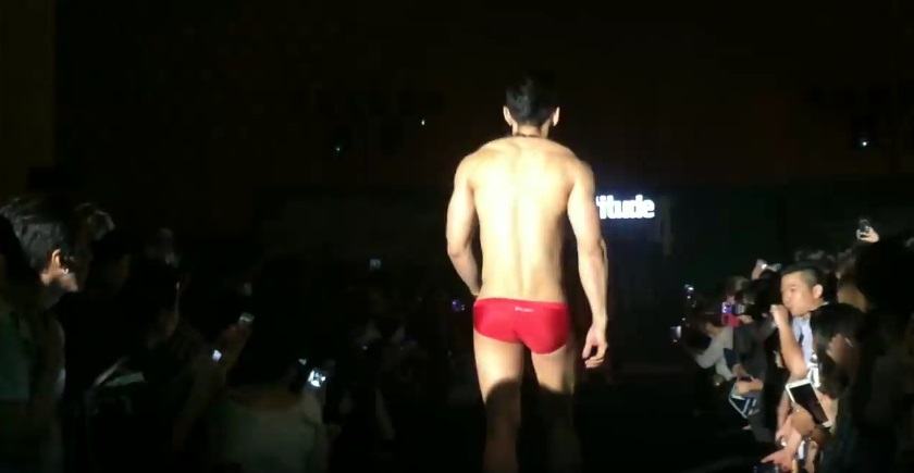 ซูมเข้าไปใกล้ๆ นายแบบไทย งานAttitude Party