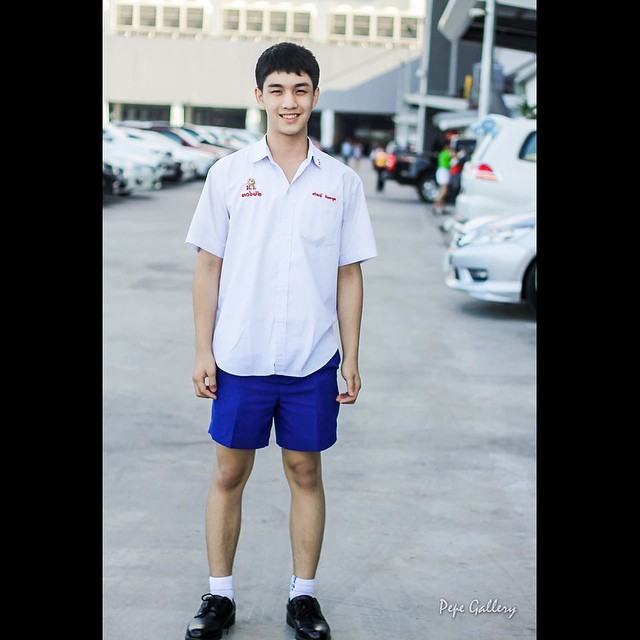 หนุ่มน้อยหน้าใส ชุดนักเรียนน่ารัก