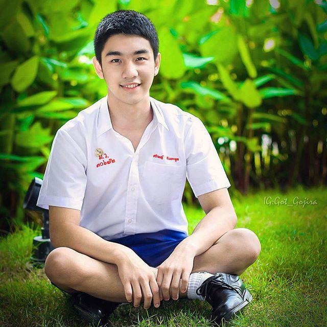 หนุ่มน้อยหน้าใส ชุดนักเรียนน่ารัก