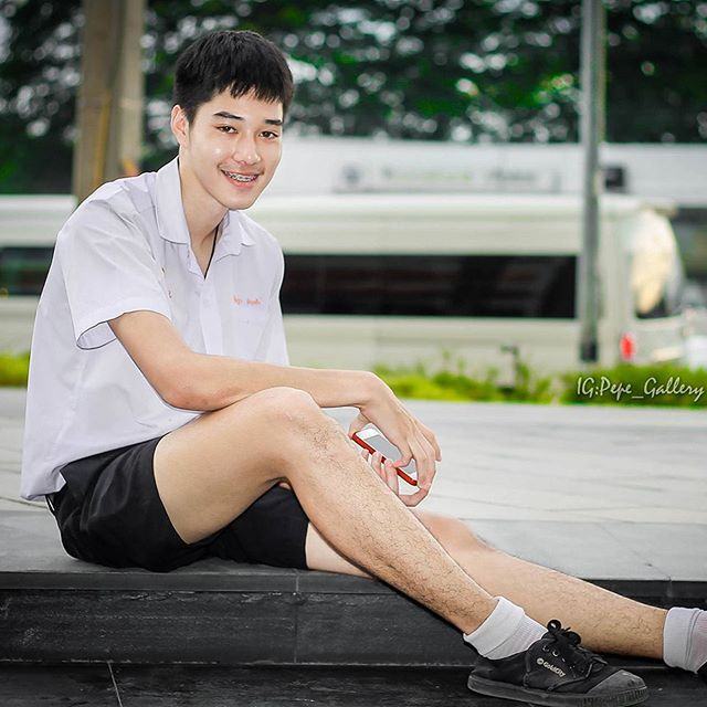 หนุ่มน้อยหน้าใส ชุดนักเรียนน่ารัก