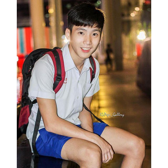 หนุ่มน้อยหน้าใส ชุดนักเรียนน่ารัก