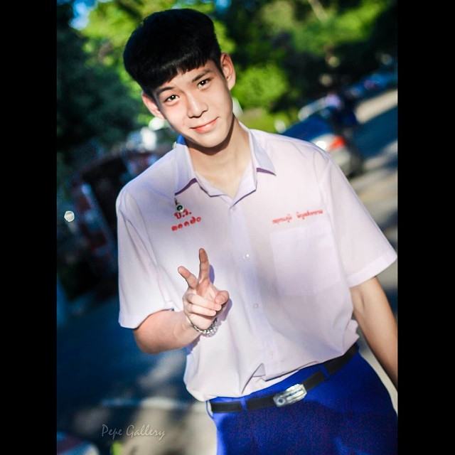 หนุ่มน้อยหน้าใส ชุดนักเรียนน่ารัก